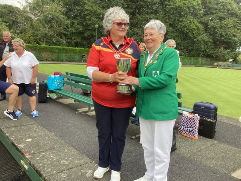 NIWPGL President Elizabeth Blair receives Senior Inter   Association 2025 Trophy from IWBA President Angela THompson